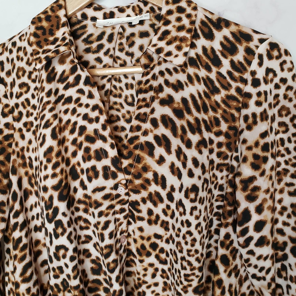 ALL IN FAVOR Leopard Long Sleeve Blouse XS - Picture 3 of 9